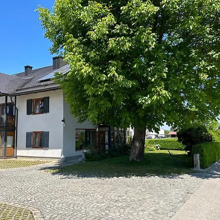 Traumhaft Grosse Naehe Attersee Apartment Sankt Georgen im Attergau
